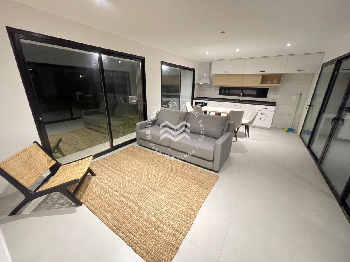 Casa ID.253 - VENTA Hermosa casa a estrenar de 3 dormitorios y 2 baños a metros del mar