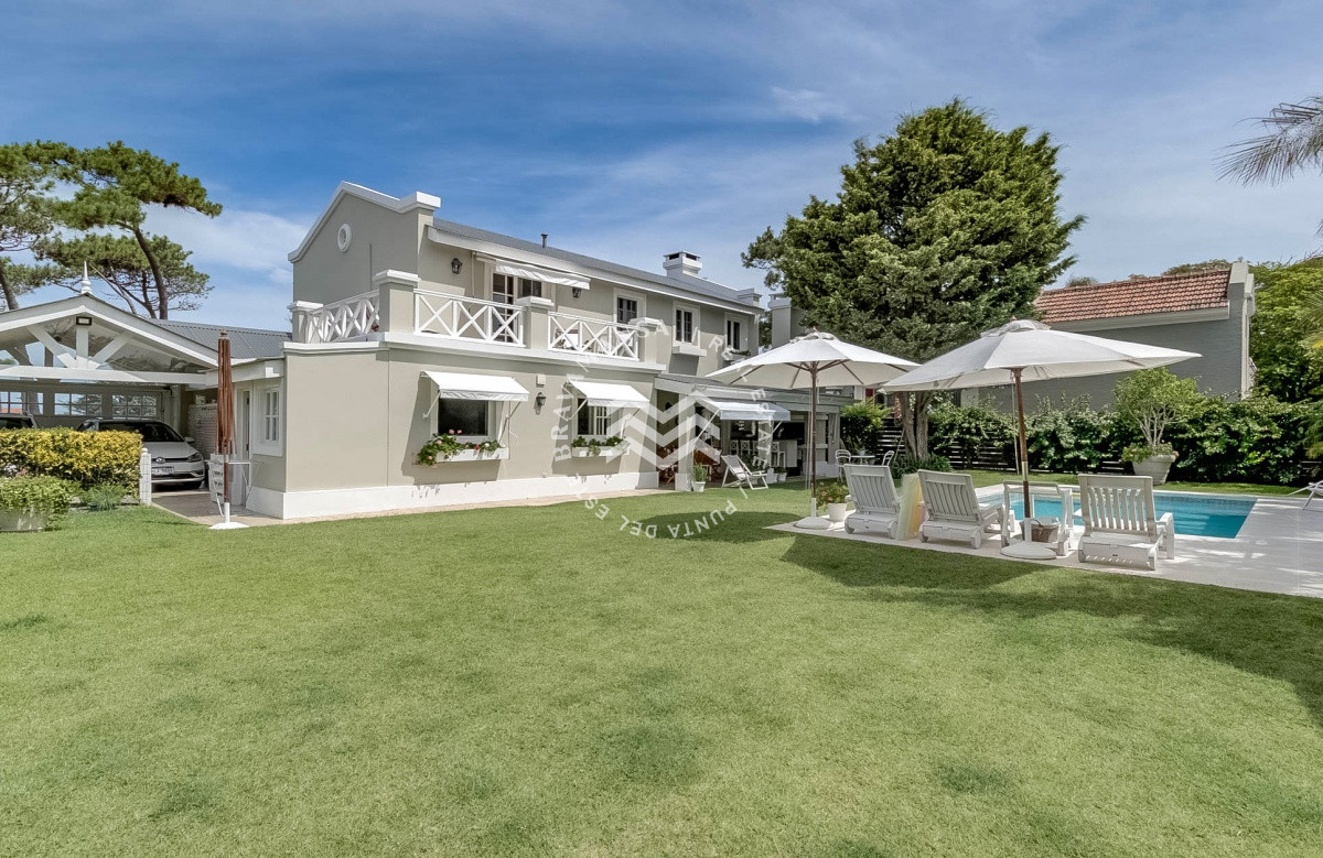 Casa ID.25 - Espectacular Chalet con gran jardín a pasos de Playa Montoya