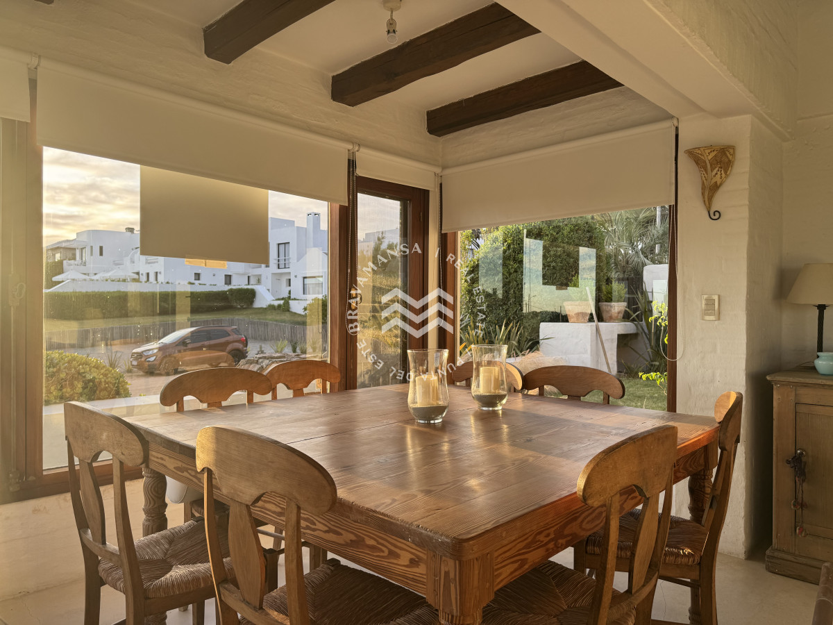 Casa ID.699 - Espectacular casa de 3 dormitorios en suite y servicio en Playa Montoya