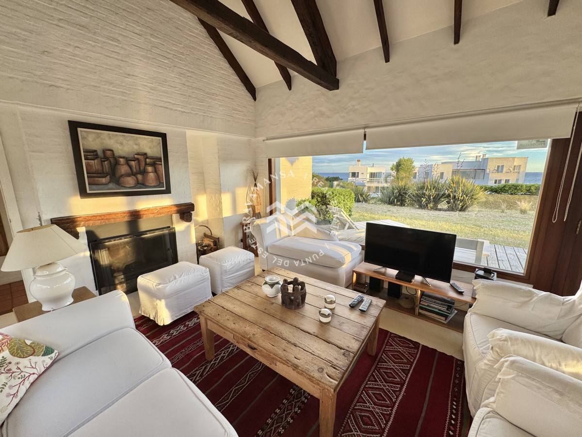 Casa ID.699 - Espectacular casa de 3 dormitorios en suite y servicio en Playa Montoya