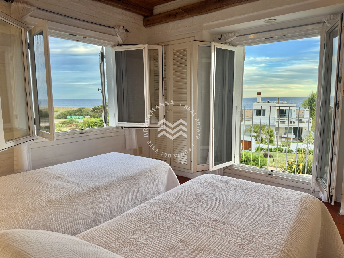 Casa ID.699 - Espectacular casa de 3 dormitorios en suite y servicio en Playa Montoya