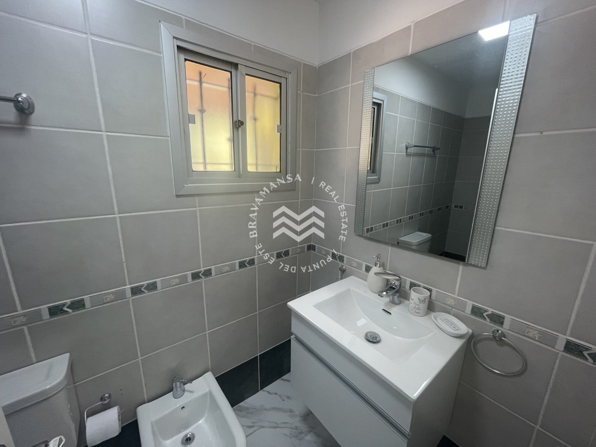 Casa ID.116 - Alquiler Anual 2 dormitorios en tranquilo barrio de Punta del Este