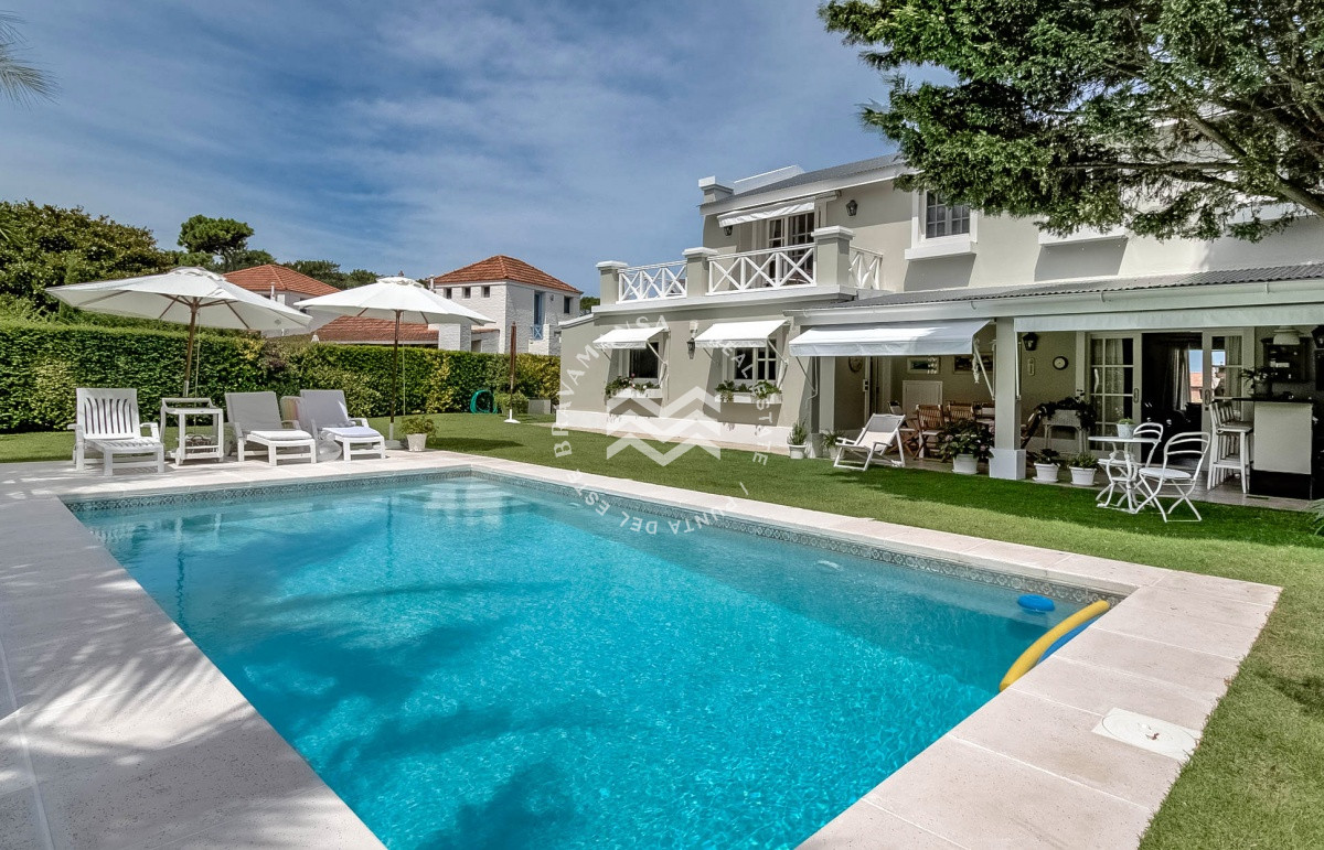 Casa ID.25 - Espectacular Chalet con gran jardín a pasos de Playa Montoya