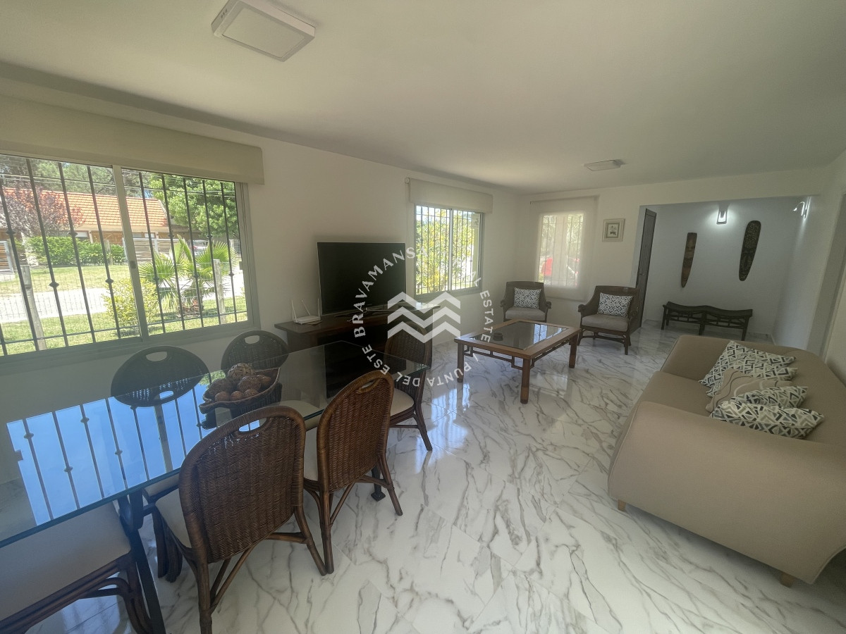 Casa ID.116 - Alquiler Anual 2 dormitorios en tranquilo barrio de Punta del Este