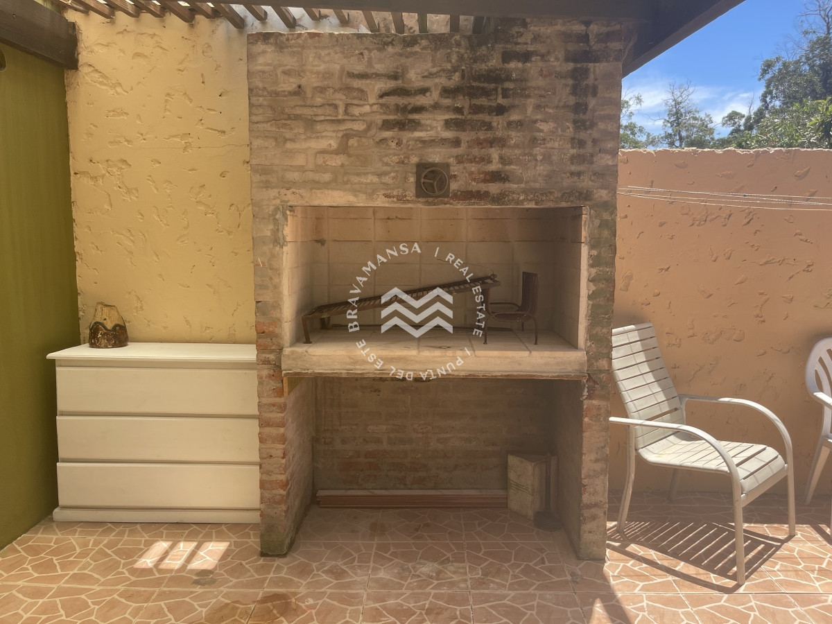 Casa ID.116 - Alquiler Anual 2 dormitorios en tranquilo barrio de Punta del Este