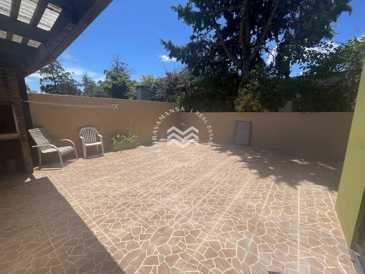 Casa ID.116 - Alquiler Anual 2 dormitorios en tranquilo barrio de Punta del Este