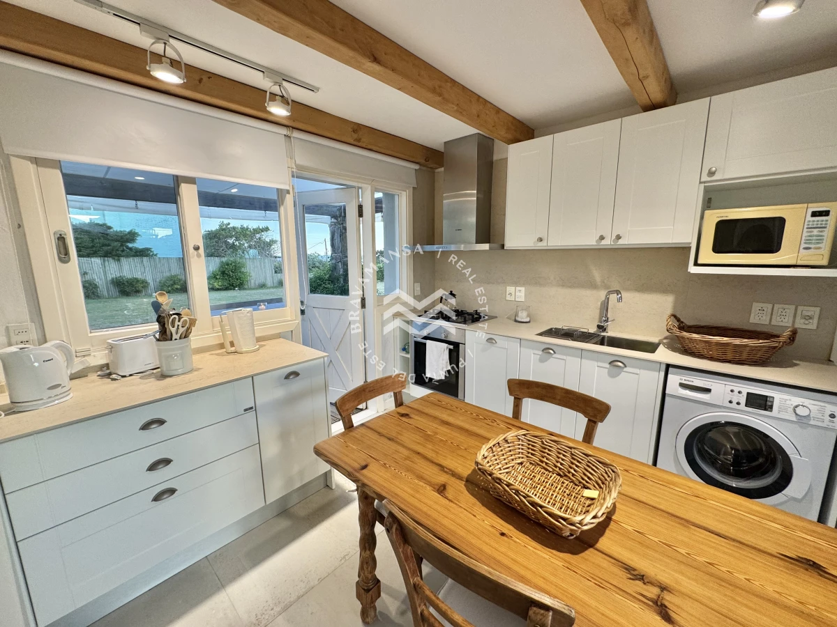 Casa ID.699 - Espectacular casa de 3 dormitorios en suite y servicio en Playa Montoya