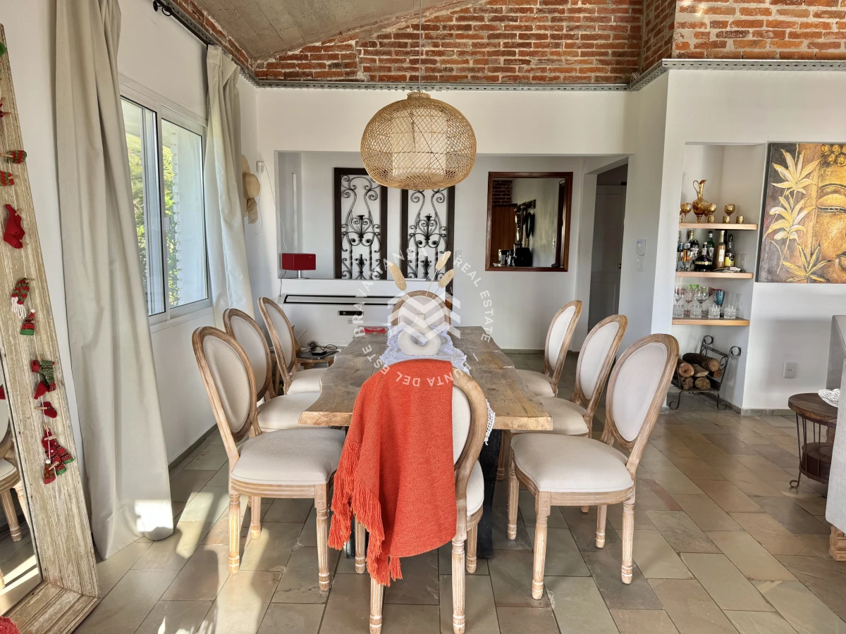 Casa ID.586 - VENTA Gran casa en Punta Ballena a una cuadra de la playa
