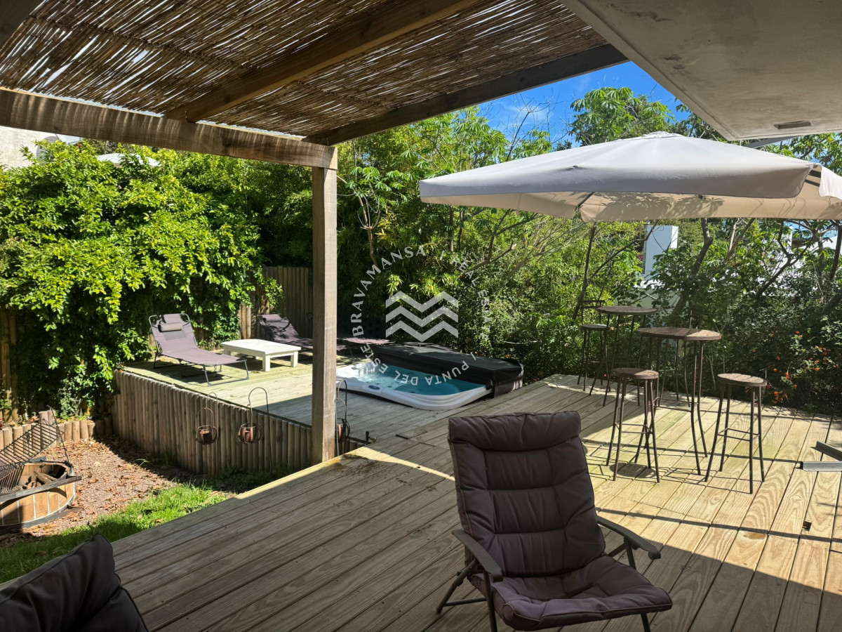 Casa ID.586 - VENTA Gran casa en Punta Ballena a una cuadra de la playa