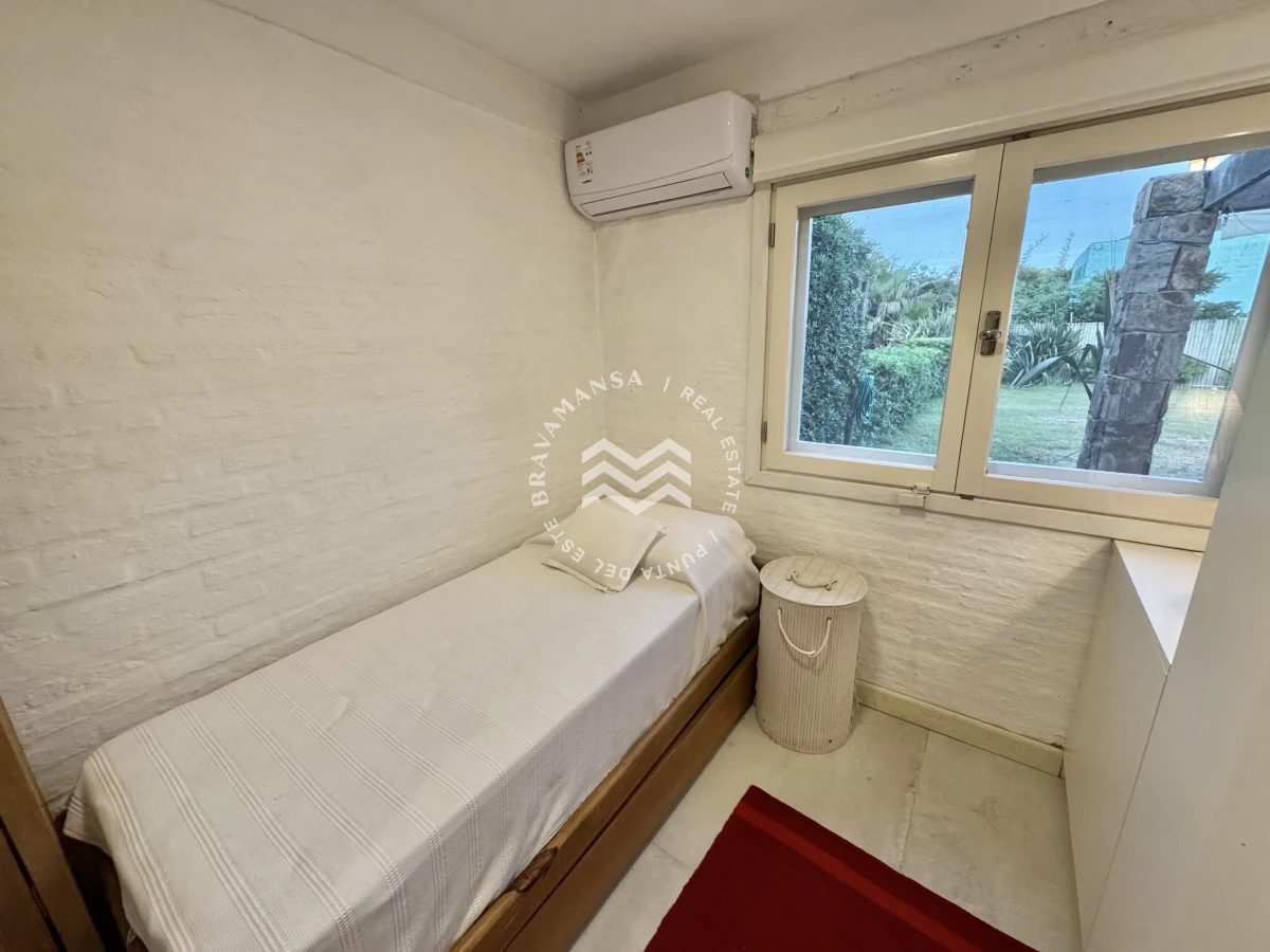 Casa ID.699 - Espectacular casa de 3 dormitorios en suite y servicio en Playa Montoya