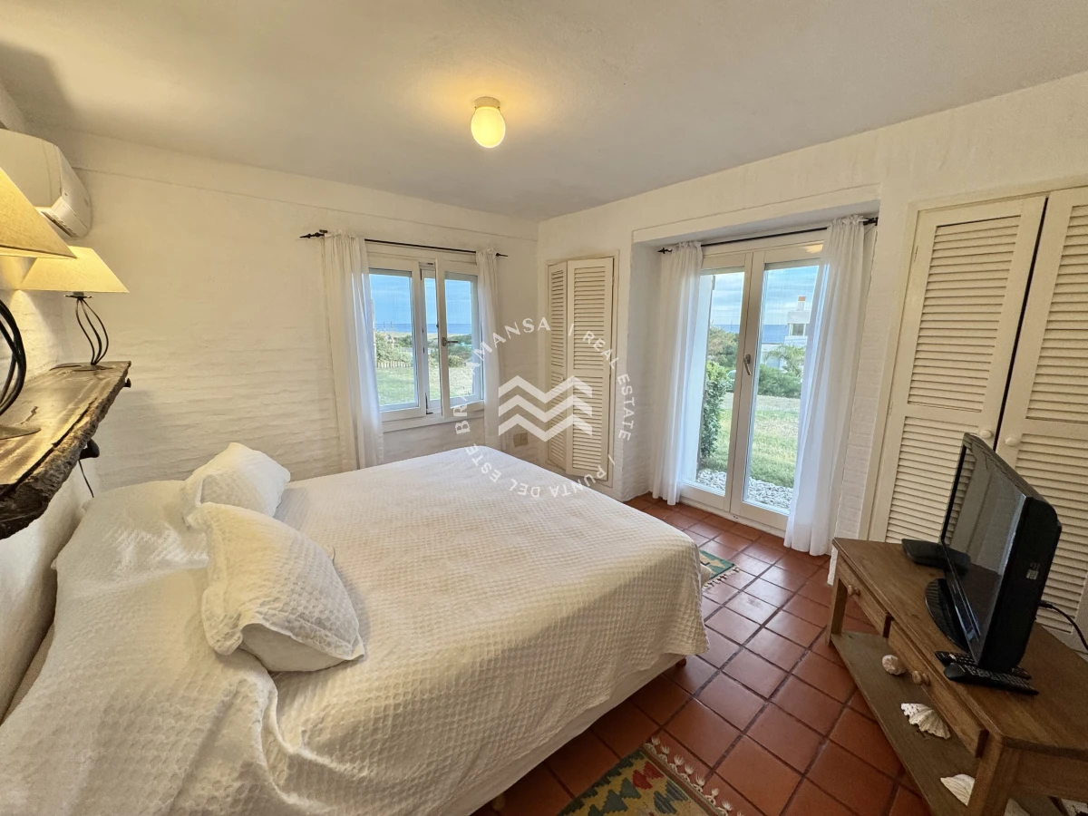 Casa ID.699 - Espectacular casa de 3 dormitorios en suite y servicio en Playa Montoya