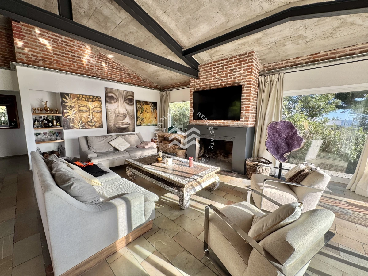 Casa ID.586 - VENTA Gran casa en Punta Ballena a una cuadra de la playa