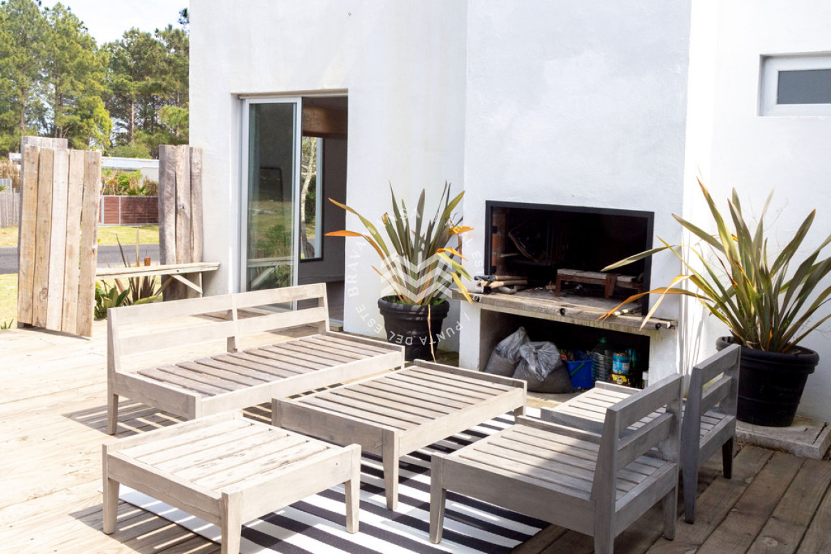 Casa ID.465 - ALQUILER ANUAL 3 dormitorios barrio privado Punta del Este