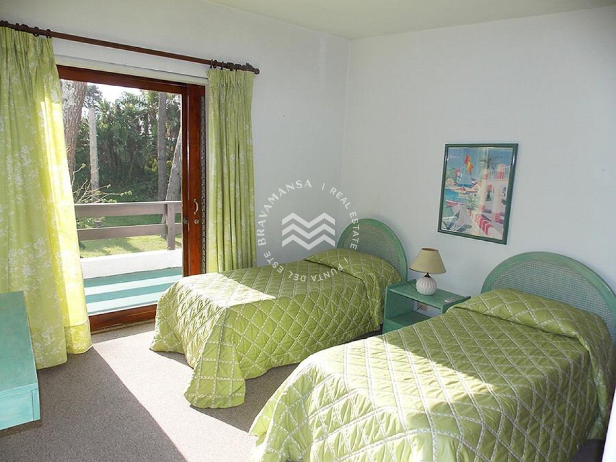 Casa ID.464 - Espectacular casa en venta a una cuadra del mar