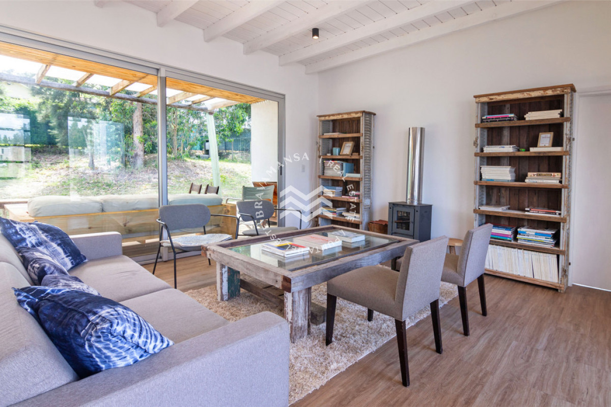 Casa ID.465 - ALQUILER ANUAL 3 dormitorios barrio privado Punta del Este
