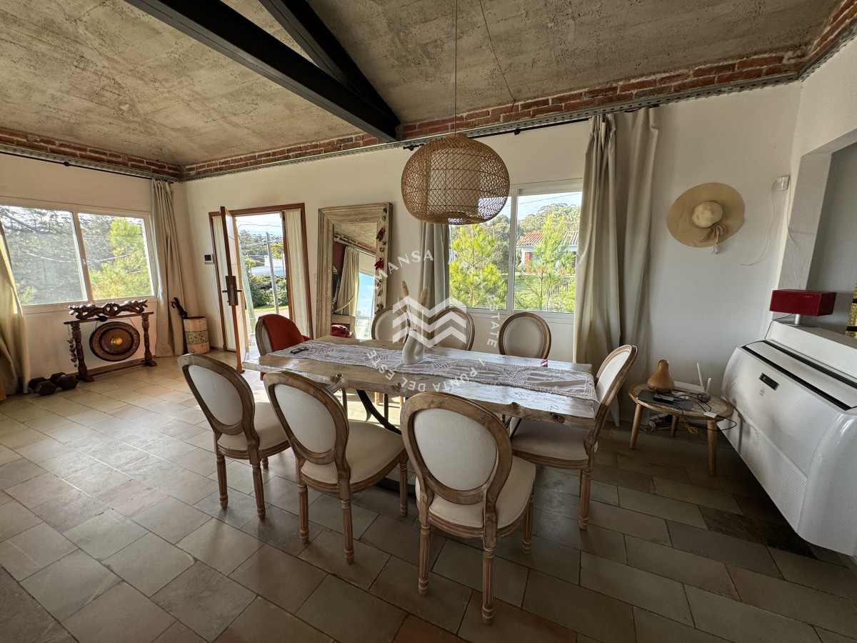 Casa ID.586 - VENTA Gran casa en Punta Ballena a una cuadra de la playa