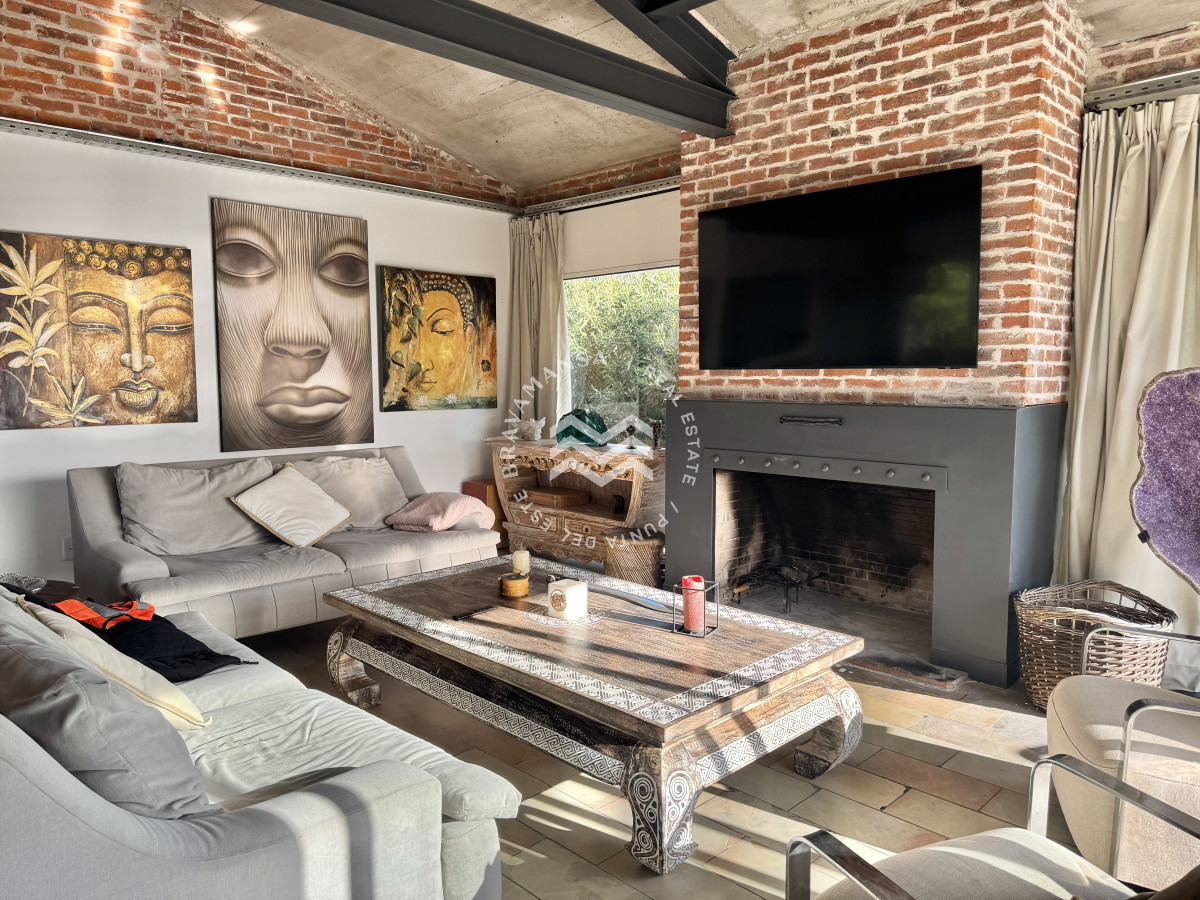 Casa ID.586 - VENTA Gran casa en Punta Ballena a una cuadra de la playa