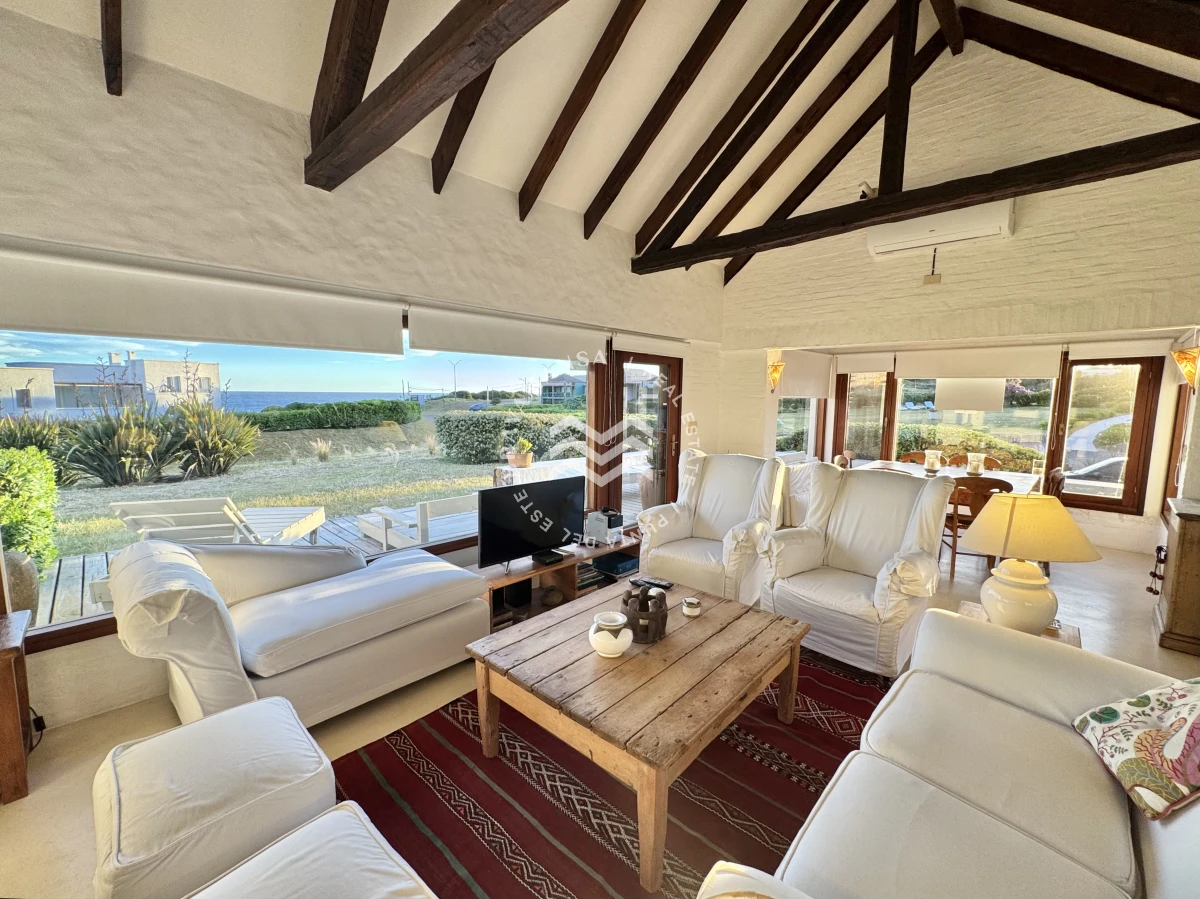 Casa ID.699 - Espectacular casa de 3 dormitorios en suite y servicio en Playa Montoya