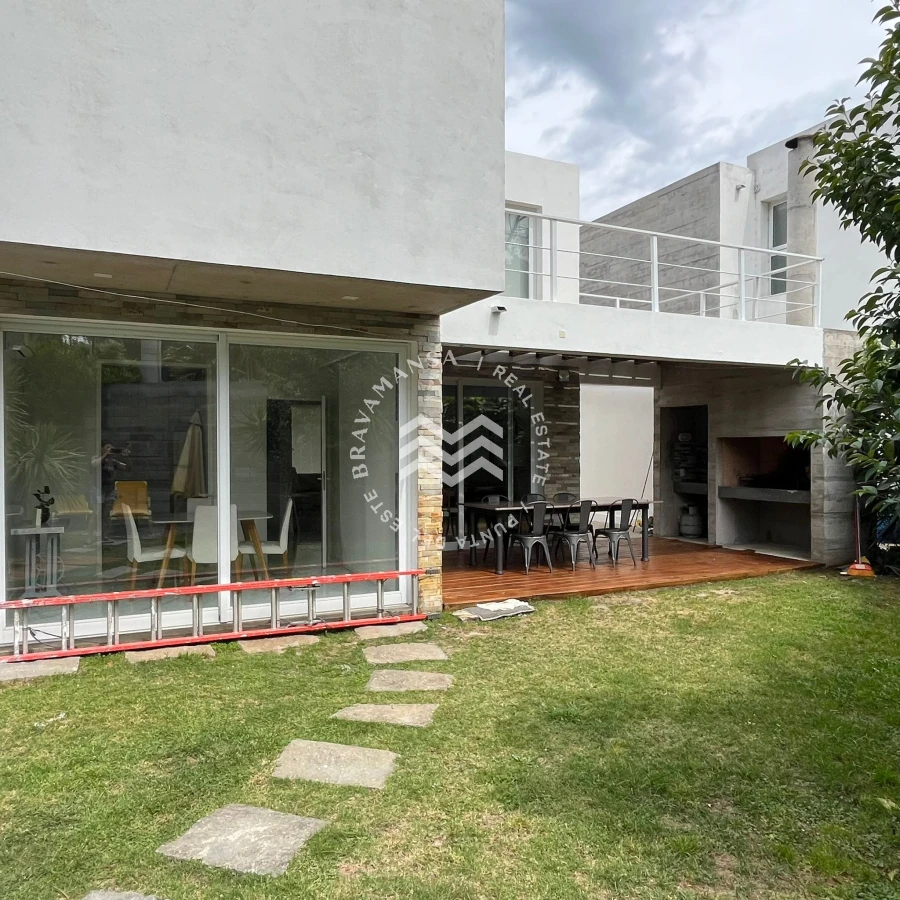 Casa ID.410 - Espectacular casa moderna 3 dormitorios Jardines de Cordoba, Punta del Este