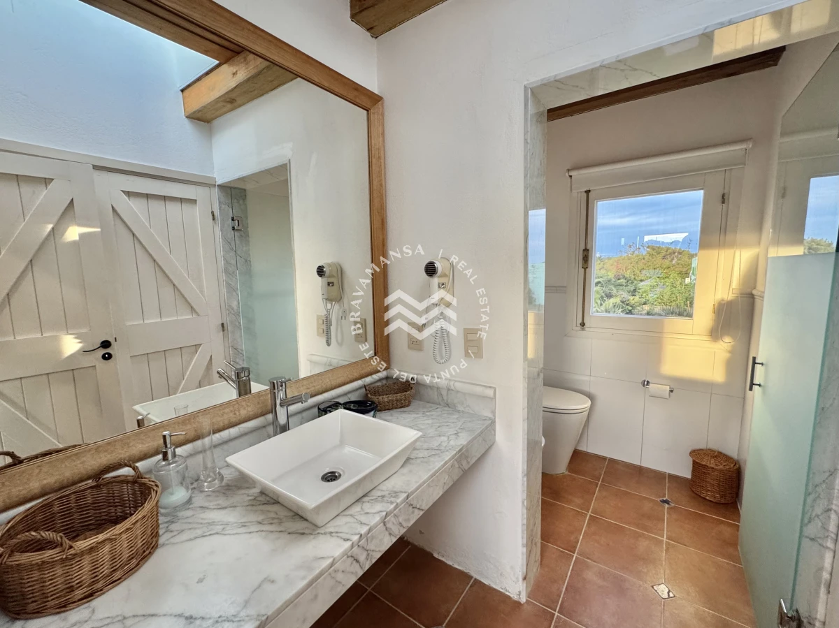 Casa ID.699 - Espectacular casa de 3 dormitorios en suite y servicio en Playa Montoya