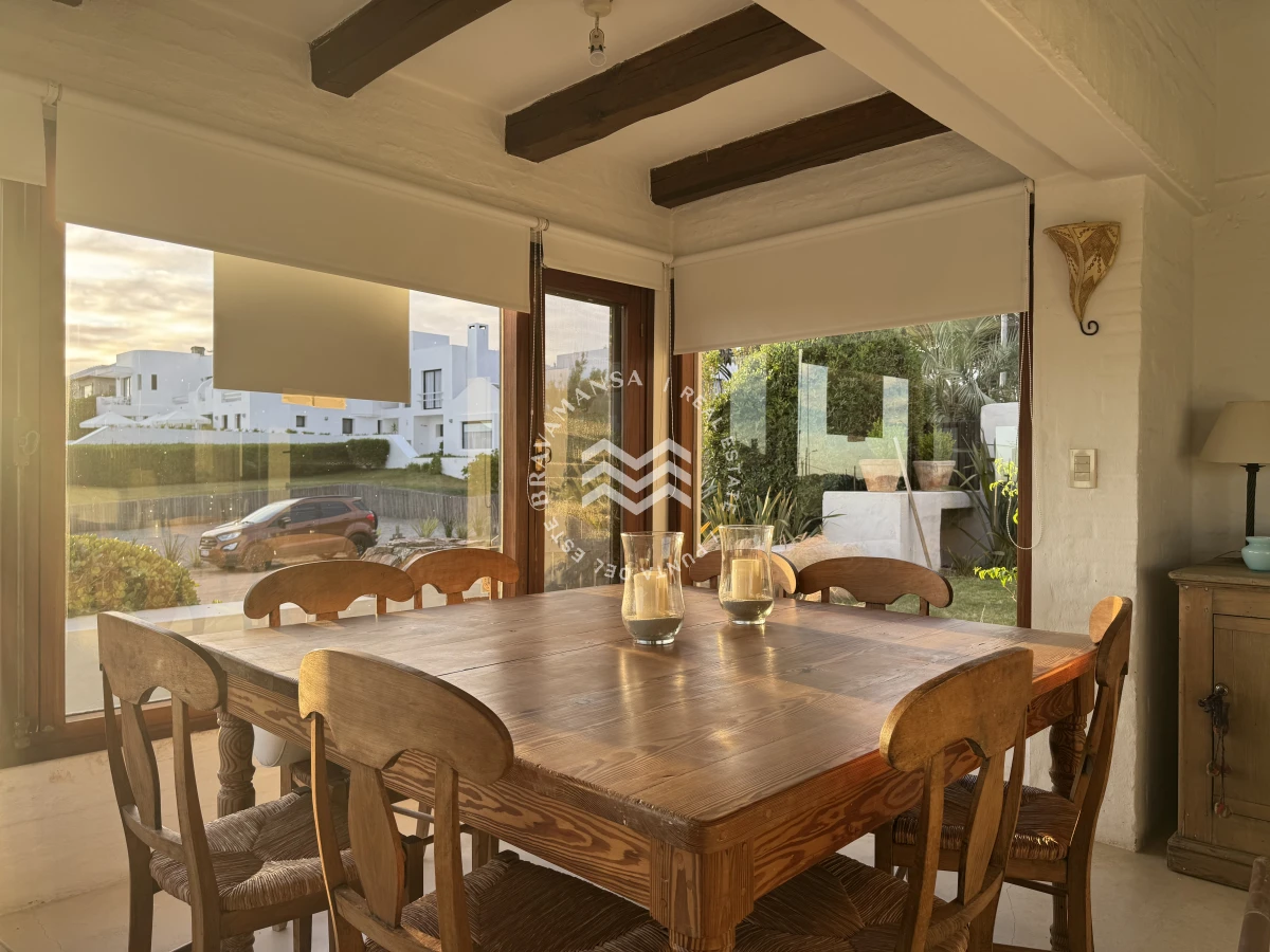 Casa ID.699 - Espectacular casa de 3 dormitorios en suite y servicio en Playa Montoya