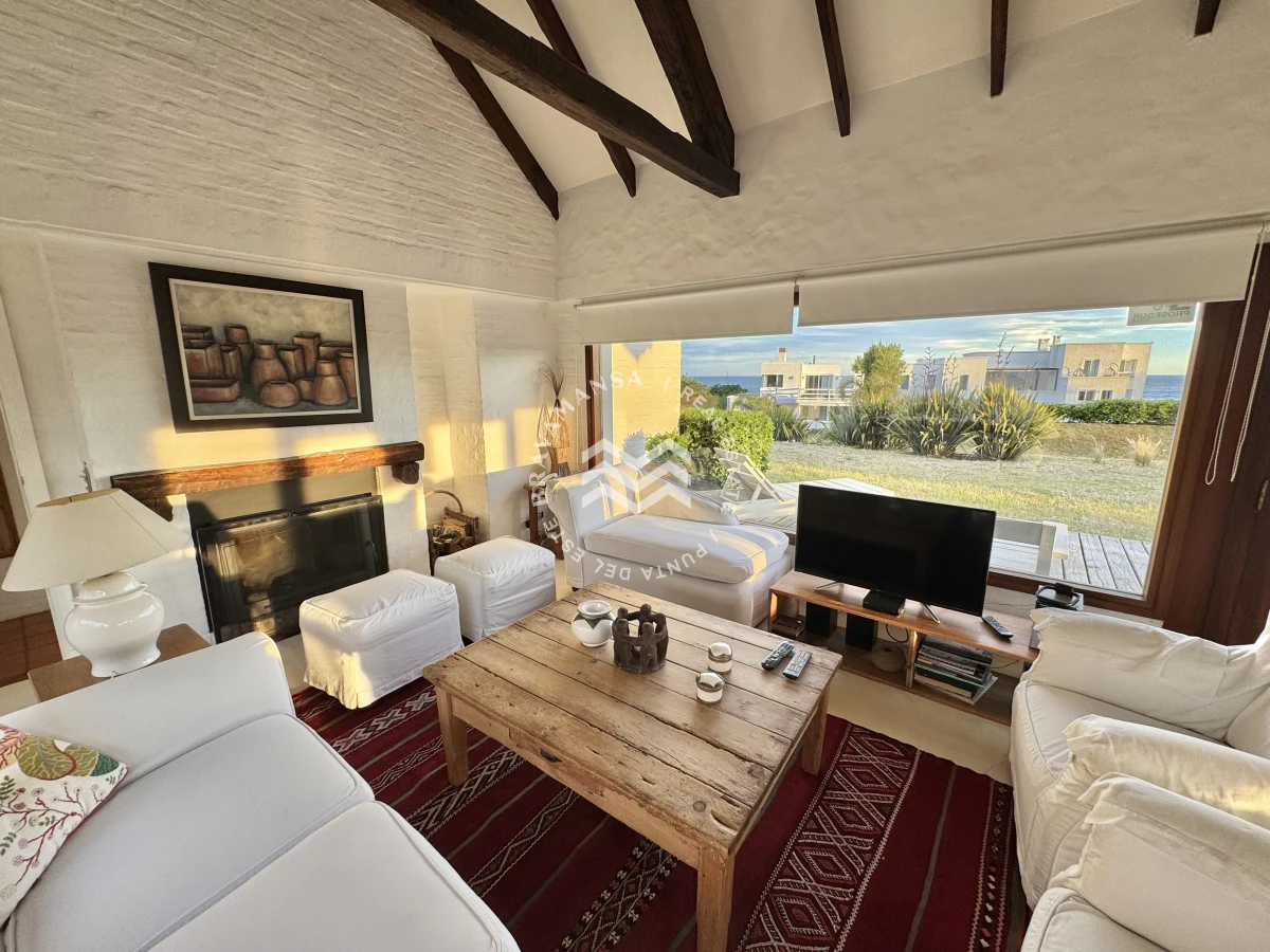 Casa ID.699 - Espectacular casa de 3 dormitorios en suite y servicio en Playa Montoya