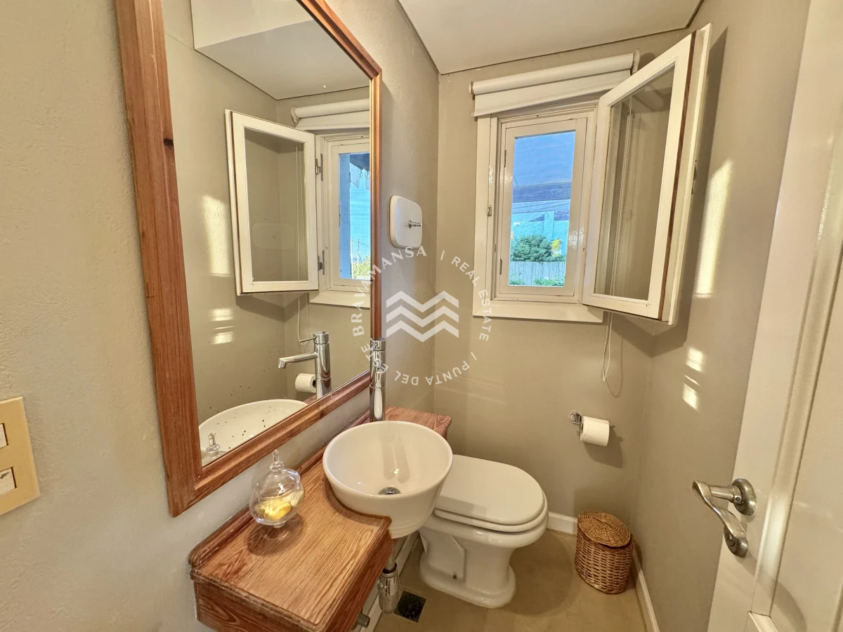 Casa ID.699 - Espectacular casa de 3 dormitorios en suite y servicio en Playa Montoya