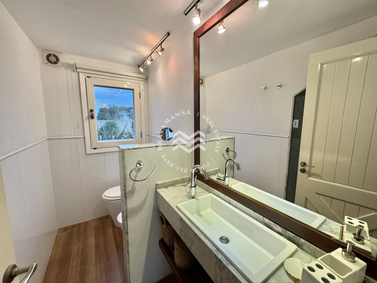 Casa ID.699 - Espectacular casa de 3 dormitorios en suite y servicio en Playa Montoya