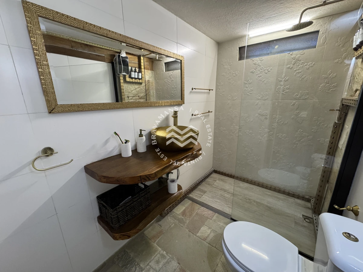 Casa ID.586 - VENTA Gran casa en Punta Ballena a una cuadra de la playa