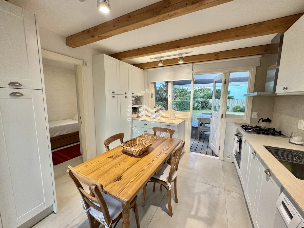 Casa ID.699 - Espectacular casa de 3 dormitorios en suite y servicio en Playa Montoya