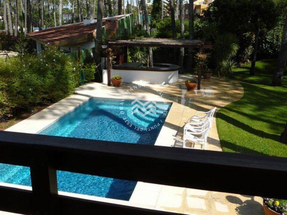 Casa ID.464 - Espectacular casa en venta a una cuadra del mar