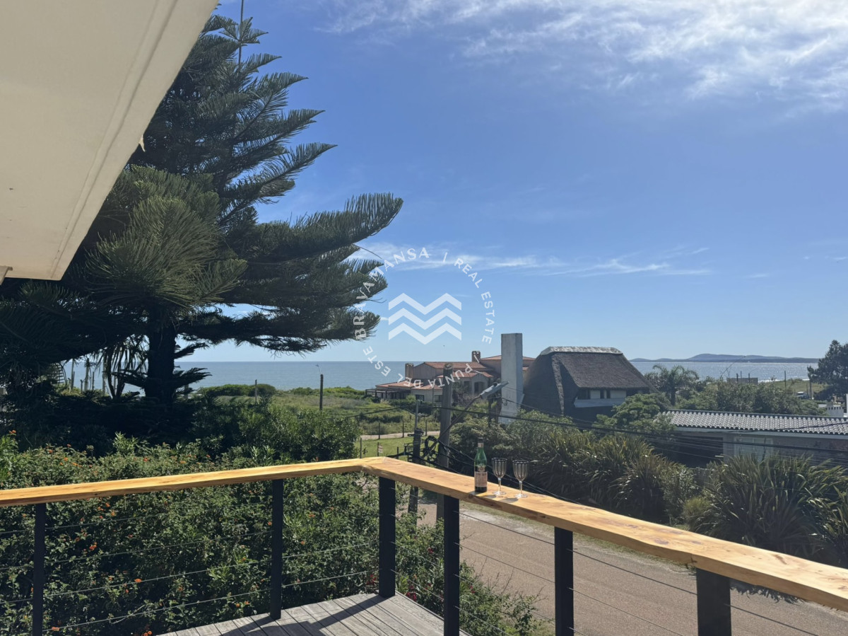 Casa ID.586 - VENTA Gran casa en Punta Ballena a una cuadra de la playa