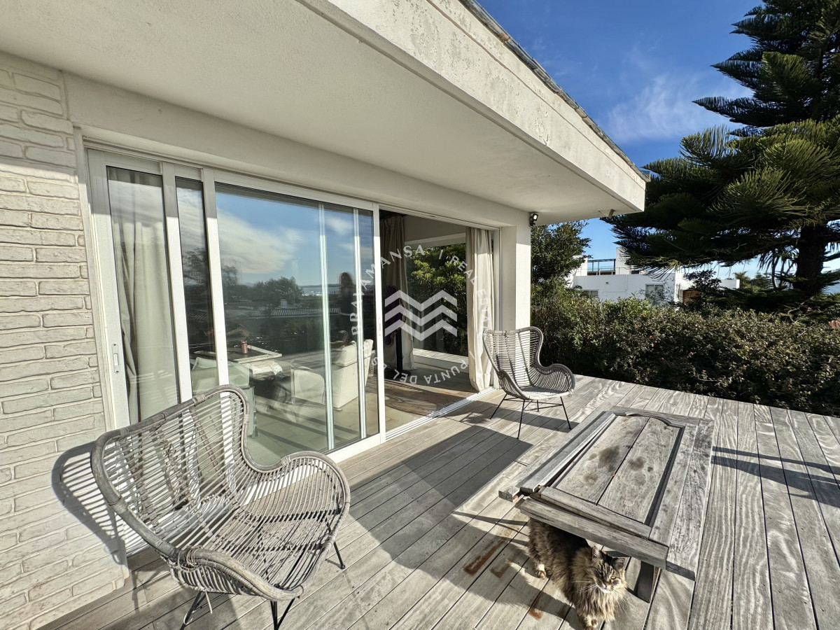 Casa ID.586 - VENTA Gran casa en Punta Ballena a una cuadra de la playa