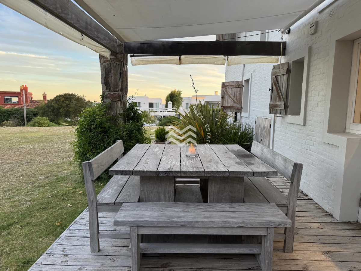 Casa ID.699 - Espectacular casa de 3 dormitorios en suite y servicio en Playa Montoya