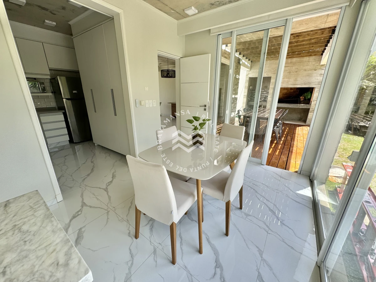 Casa ID.410 - Espectacular casa moderna 3 dormitorios Jardines de Cordoba, Punta del Este