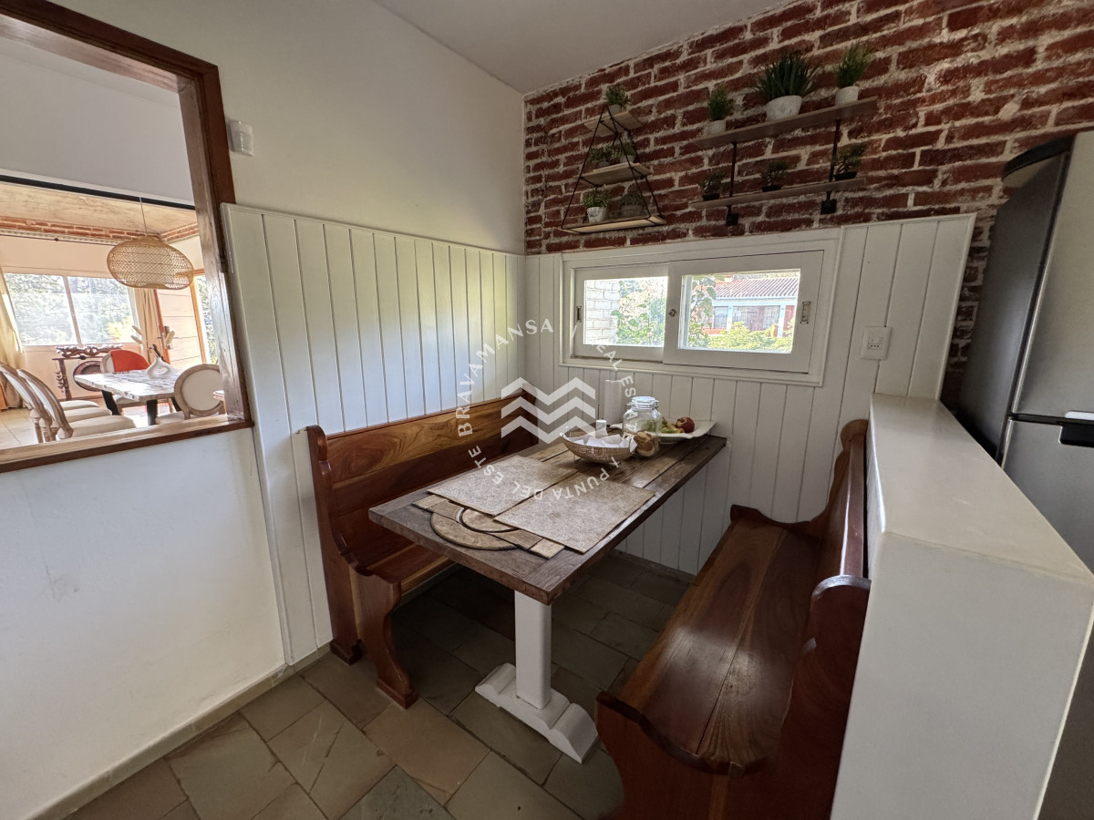 Casa ID.586 - VENTA Gran casa en Punta Ballena a una cuadra de la playa