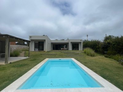 Moderna casa 3 dormitorios en tranquilo entorno, Temporada 2026