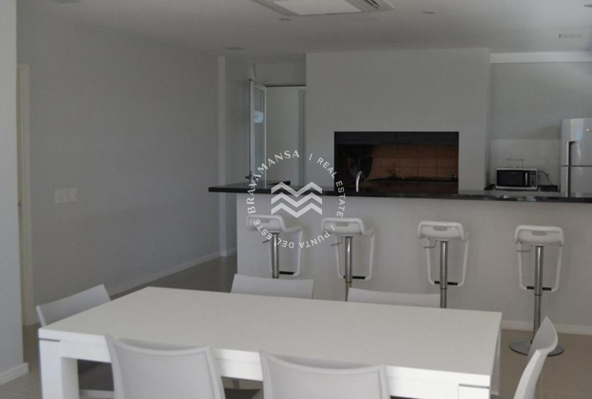 Apartamento ID.202 - ALQUILER ANUAL 2 dormitorios con vista al mar en Playa Brava, Punta del Este