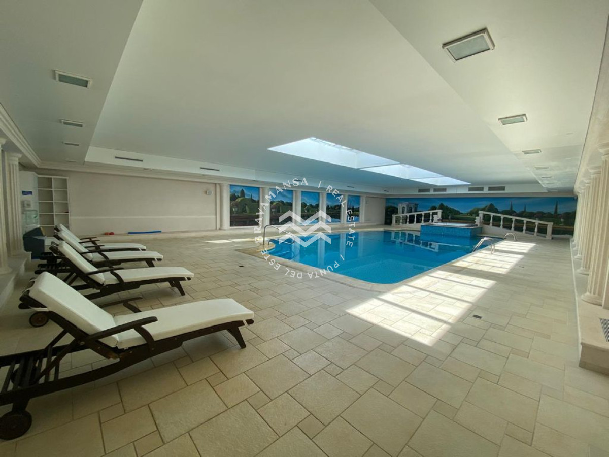 Apartamento ID.466 - VENTA En primera línea frente al mar en playa Mansa, 2 dormitorios en suite