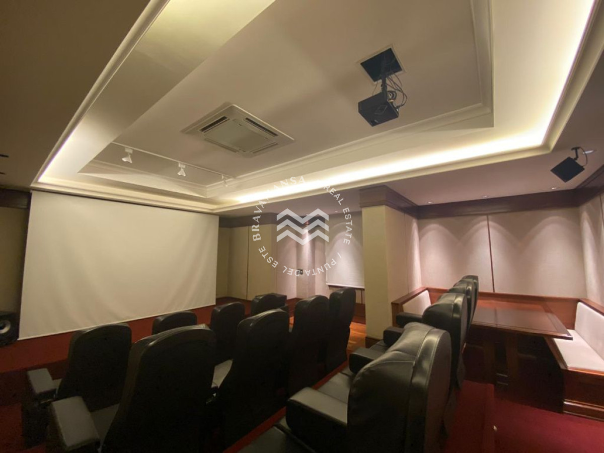 Apartamento ID.466 - VENTA En primera línea frente al mar en playa Mansa, 2 dormitorios en suite