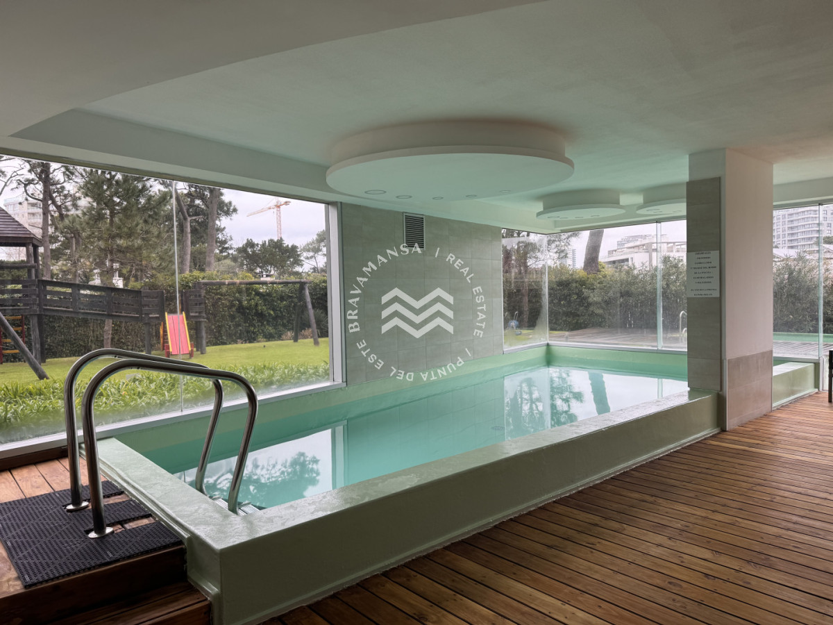 Apartamento ID.892 - Espectacular planta de 3 dormitorios en venta en el corazón comercial de Punta del Este
