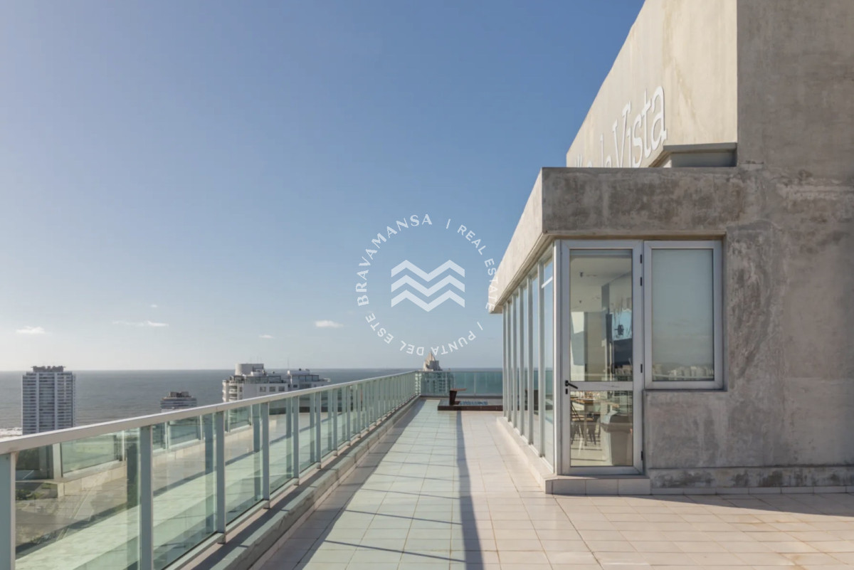 Apartamento ID.892 - Espectacular planta de 3 dormitorios en venta en el corazón comercial de Punta del Este