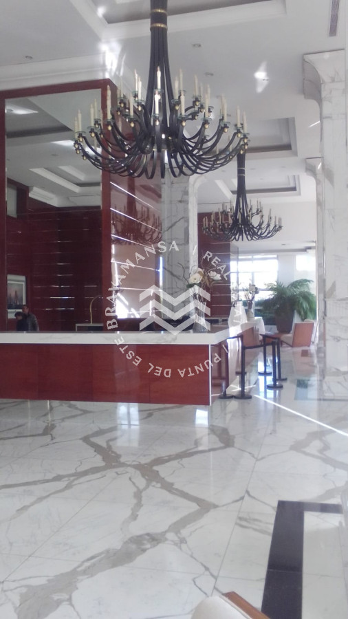 Apartamento ID.466 - VENTA En primera línea frente al mar en playa Mansa, 2 dormitorios en suite