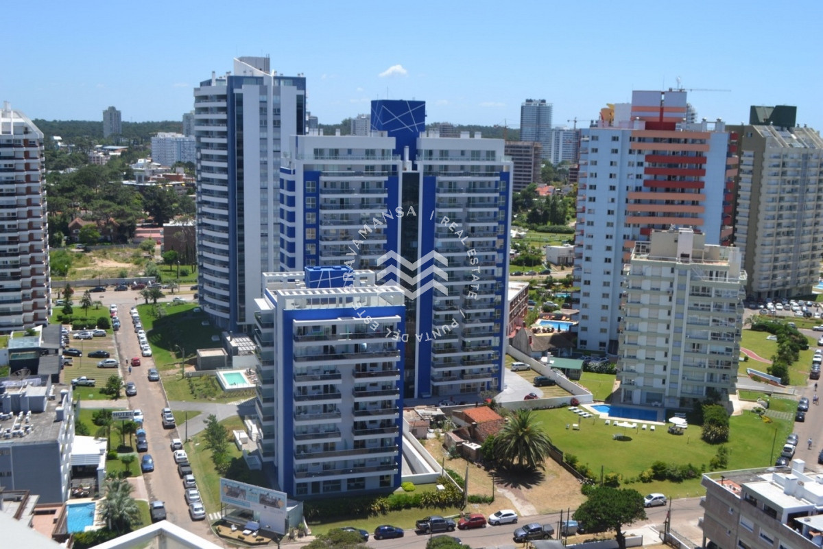 Apartamento ID.202 - ALQUILER ANUAL 2 dormitorios con vista al mar en Playa Brava, Punta del Este