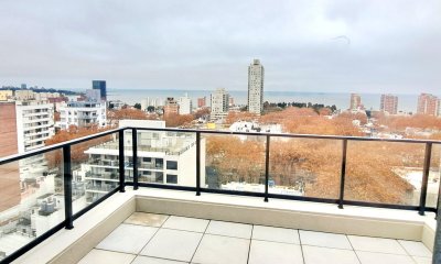 Estrena este Exclusivo Duplex y adueñate de sus vistas panorámicas al mar desde su terraza de 11m². Venta apto 1 dorm.
