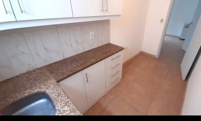 Nuevo ingreso, Venta apartamento Parque Batlle, 2 dormtorios, para renta o vivir, Planta baja, patio