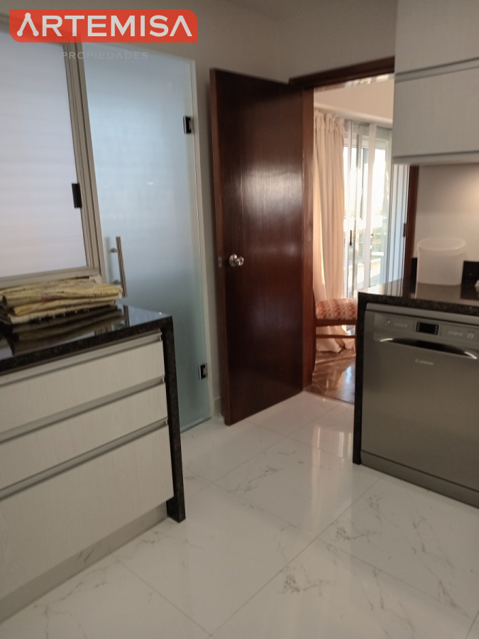 Apartamento ID.599 - EN VENTA ESTUPENDO APARTAMENTO - EDIFICIO MALECON IV - PRIMERA LINEA DE PLAYA MANSA
