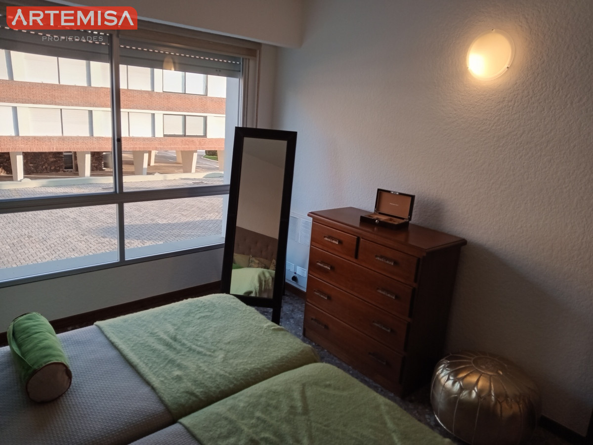 Apartamento ID.599 - EN VENTA ESTUPENDO APARTAMENTO - EDIFICIO MALECON IV - PRIMERA LINEA DE PLAYA MANSA
