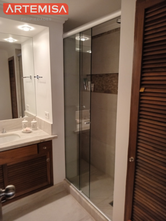 Apartamento ID.599 - EN VENTA ESTUPENDO APARTAMENTO - EDIFICIO MALECON IV - PRIMERA LINEA DE PLAYA MANSA