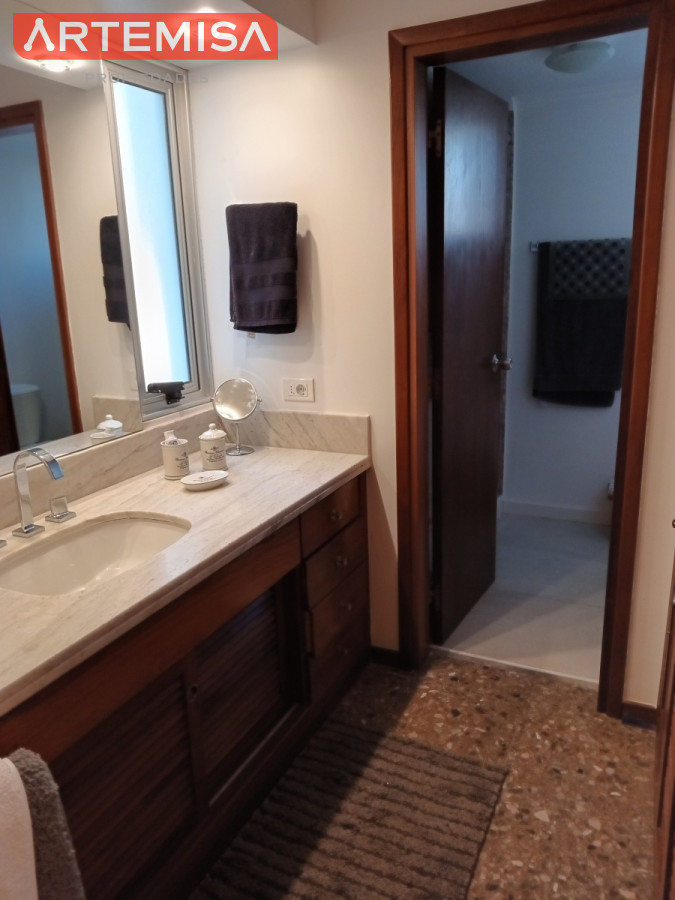 Apartamento ID.599 - EN VENTA ESTUPENDO APARTAMENTO - EDIFICIO MALECON IV - PRIMERA LINEA DE PLAYA MANSA